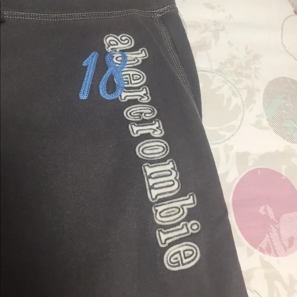 Abercrombie cropped sweatpants - Picture 2 of 4